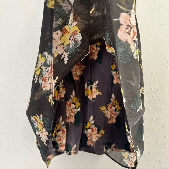🦋 Urban Outfitters Kimchi Blue Grey Floral Razor Back Flowy Tank Top Medium - Picture 3 of 7